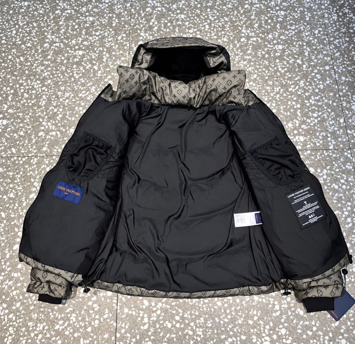 Яке Louis Vuitton 2054