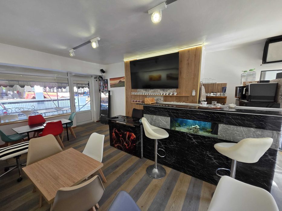 Mobilier complet pentru bar / cafenea – Stare excelentă!