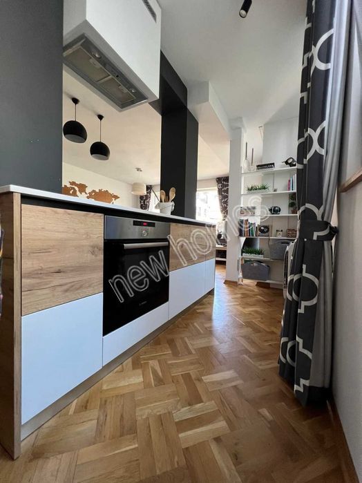 Продава се Тристаен апартамент в Пловдив, Младежки Хълм - 100 кв.м за 1750 €/кв.м - Снимка #3