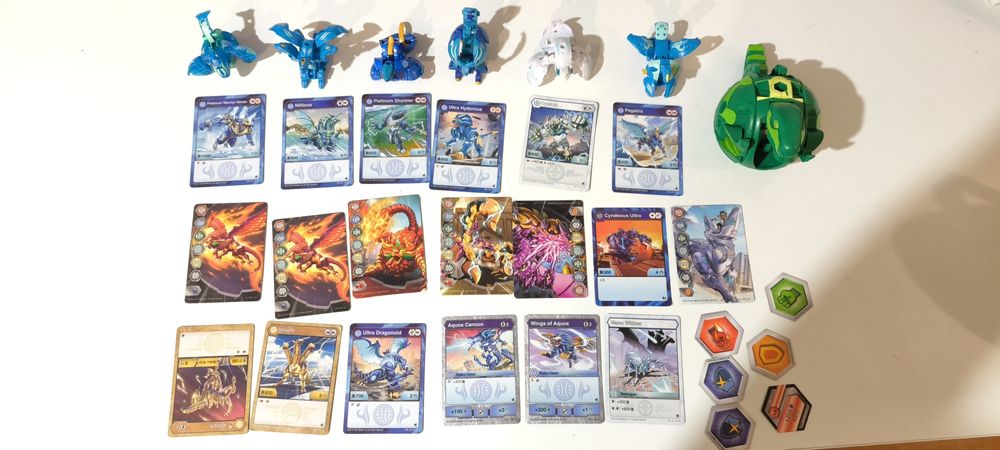 Vand set 8  jucarii Bakugan