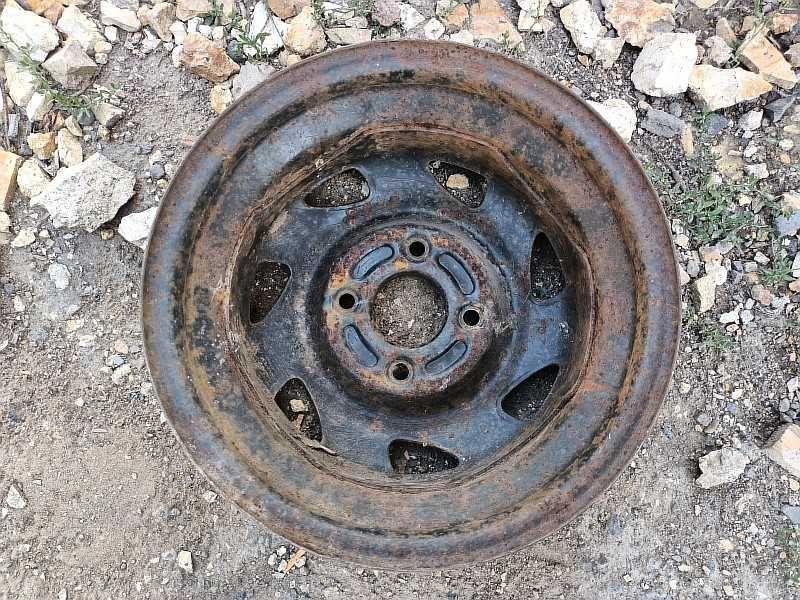 Продам ОДИН оригинальный металлический диск на Ford