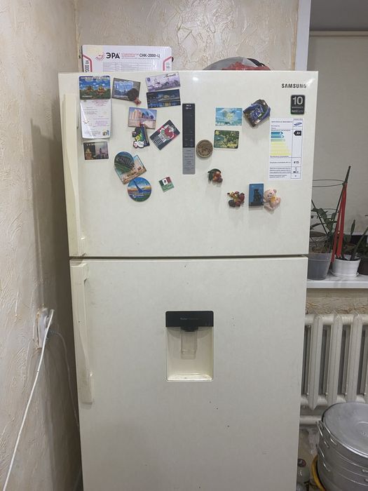 Холодильник продаю срочно