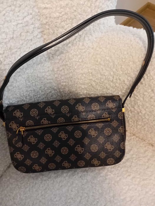 Дамска чанта Guess кафява,средна големина