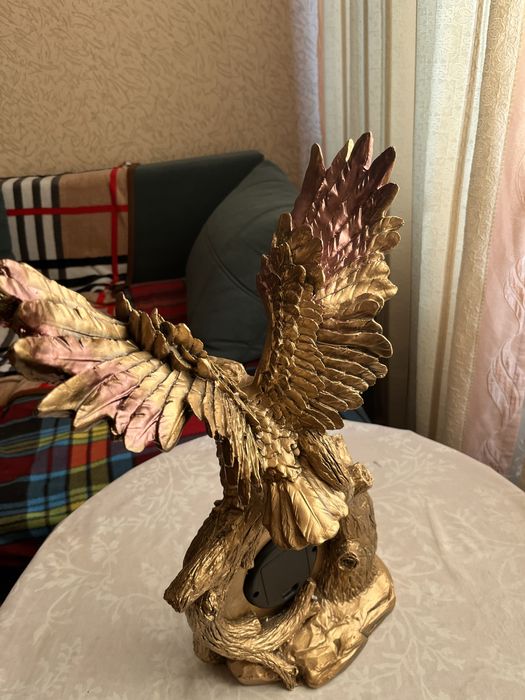 Часы в виде орла