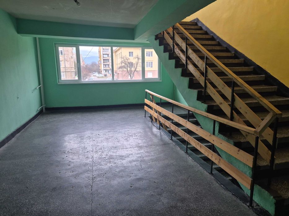 Двустаен апартамент в кв. Изток