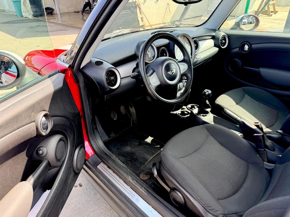 Mini Cooper One 2011
