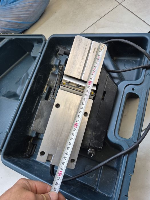 Rindea electrică bosch gho 36 82 c