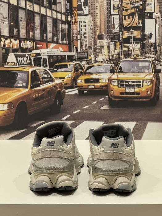 New Balance 9060 Bage