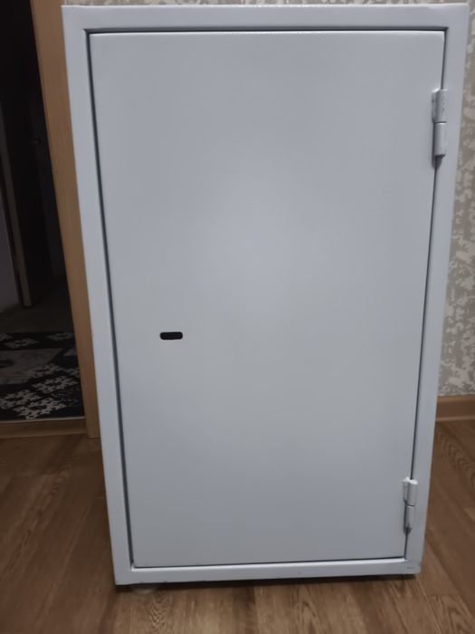 Продаю металлический Сейф