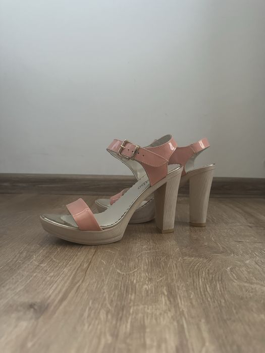 Sandale din piele roz cu platforma, mărimea 37