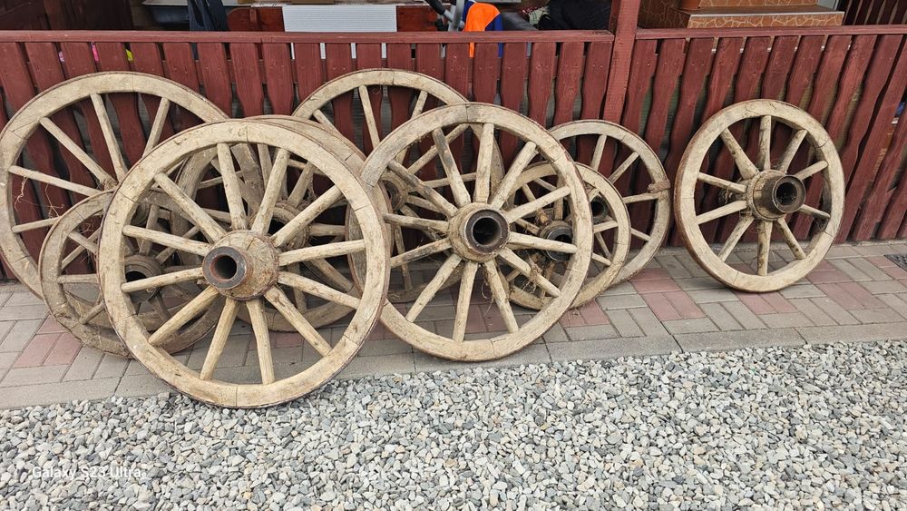 Vand lot unelte agricole vechi, țărănești - roti car, plug, jug - decor