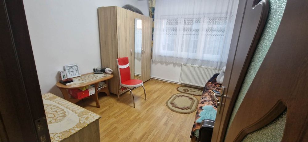 Vand apartament decomandat