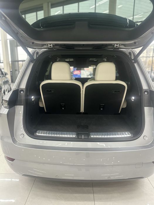 Продаю машину Li L9 Ultra года выпуска 2024 года машина