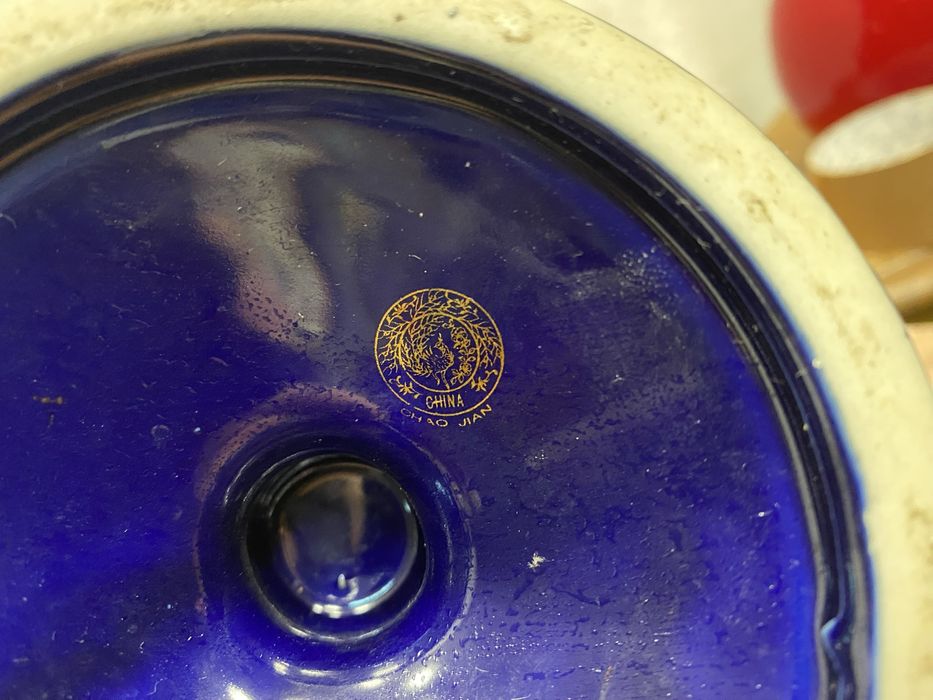 Китайска порцеланова кана изрисувана ръчно с 24 к златни бои