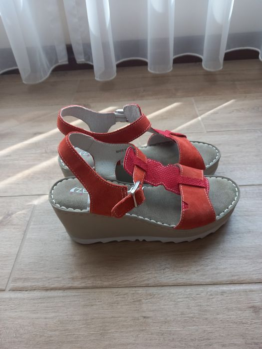 Sandale din piele