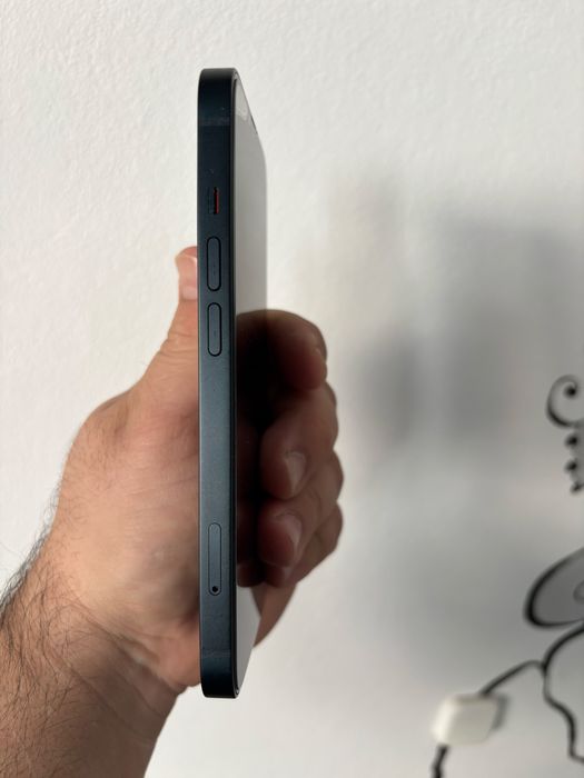 Продавам Iphone 13 128GB.