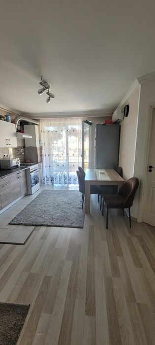 Persoana fizica vând apartament 2 camere strada Florilor