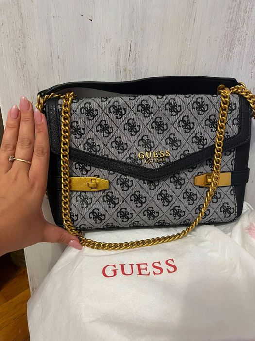 Дамска чанта GUESS