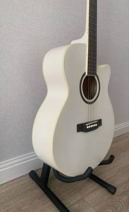 Акустическая Гитара с Дубайска