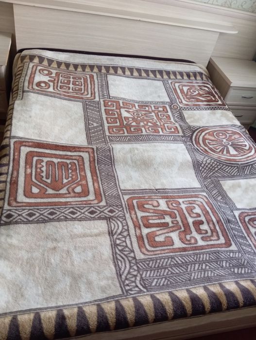 Продам 2 пледа-покрывала.
