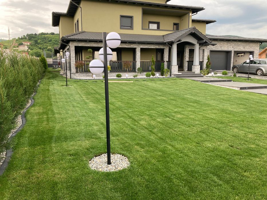 Amenajări : montaj pavaj , spații verzi . gazon artificial