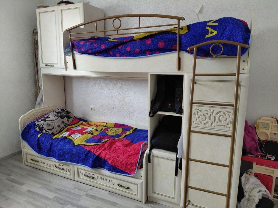 Продам кровать прдростковую