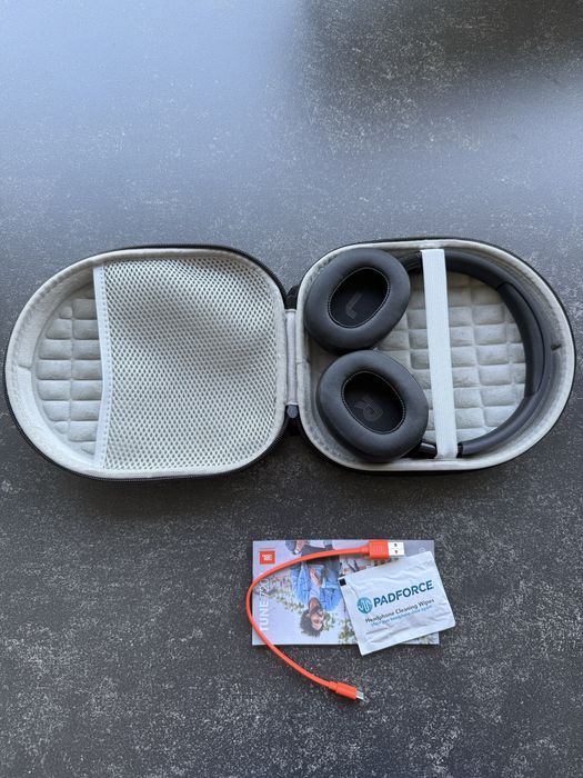 Casti wireless over-ear JBL Tune 720Bt + husa pentru casti bonus