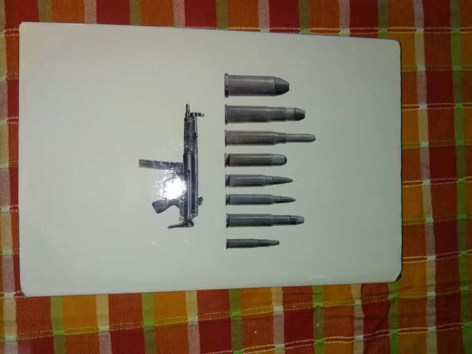 Продавам антикварна книга на Анлийски език