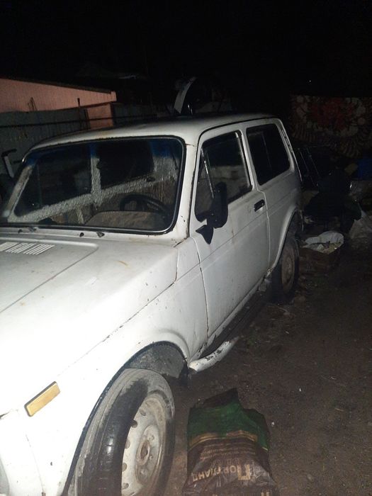 Продам ниву 2122