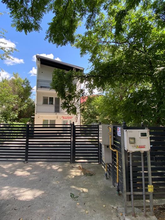 Închiriez apartament