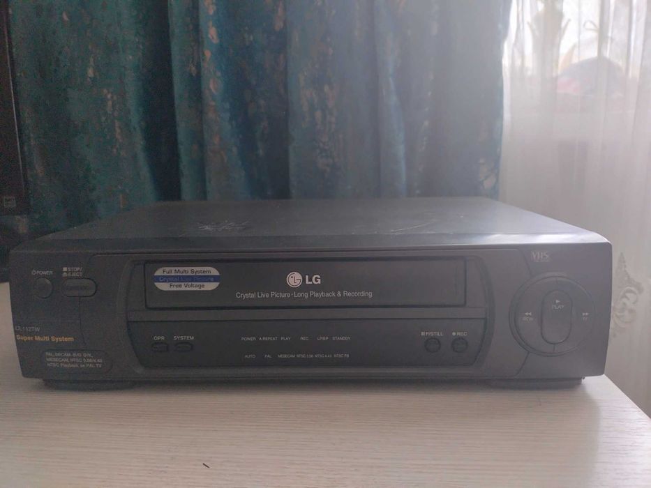 Видеомагнитофон продам