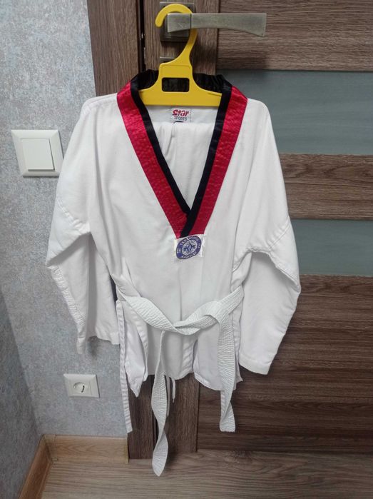 продаю кимоно для таеквондо