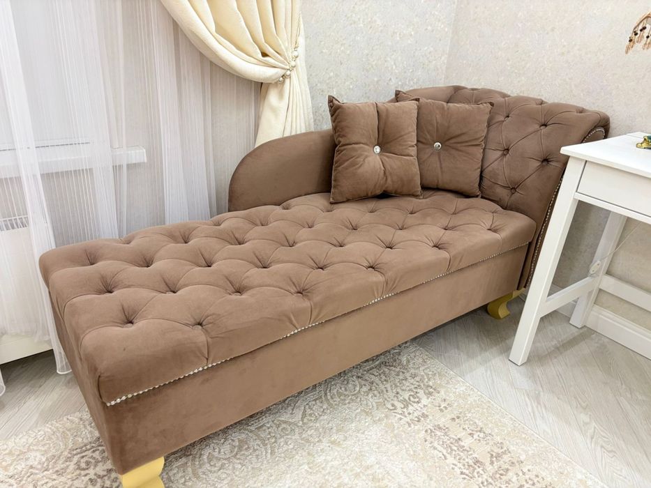 Диван коричневый