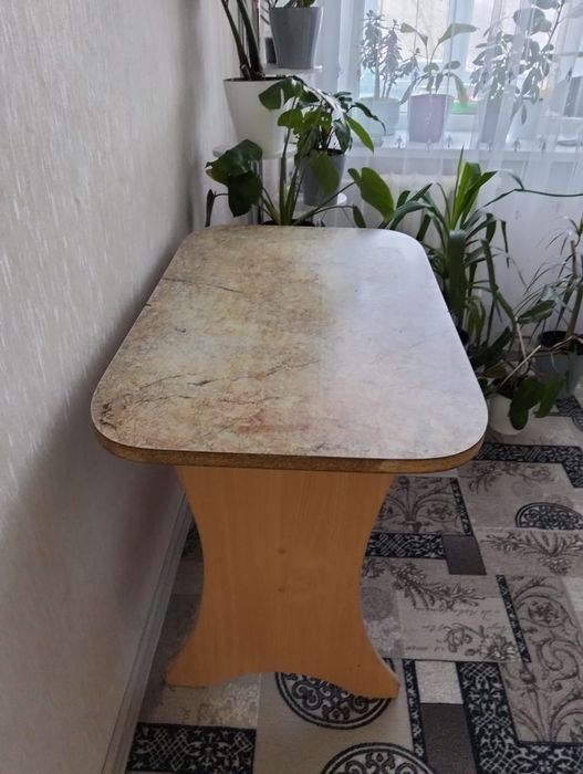 Мебель стол кухонный