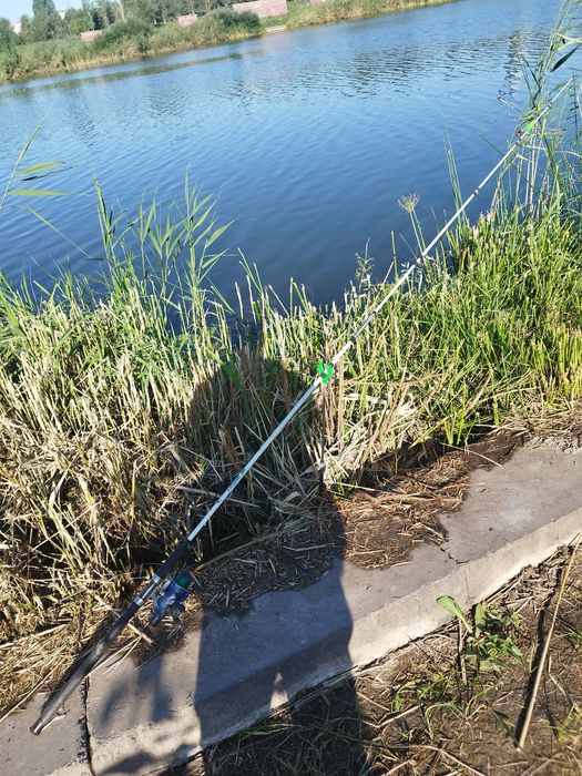 Продам 4 спиннинга б/у