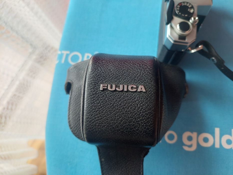 Aparat foto pe film ,body fujica st-601 ,model vintage, stare perfecta