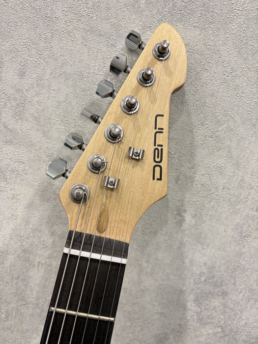 Электрогитара DENN (Stratocaster), отличное состояние