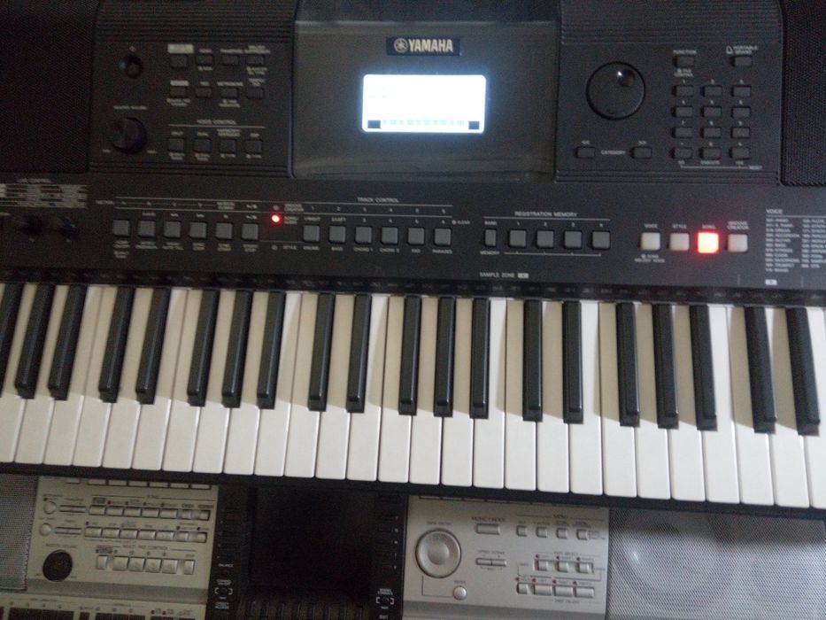 Продам Ямаха psr463