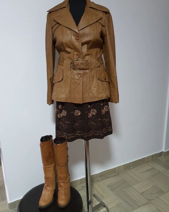 Cizme lungi din piele naturala, comode si practice;