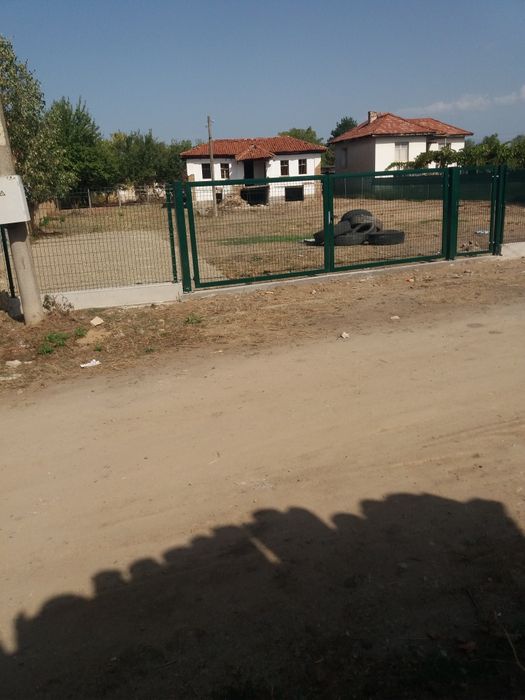 Къща керпичена 45кв.м плевня 40кв.м. двора е 980кв.м.