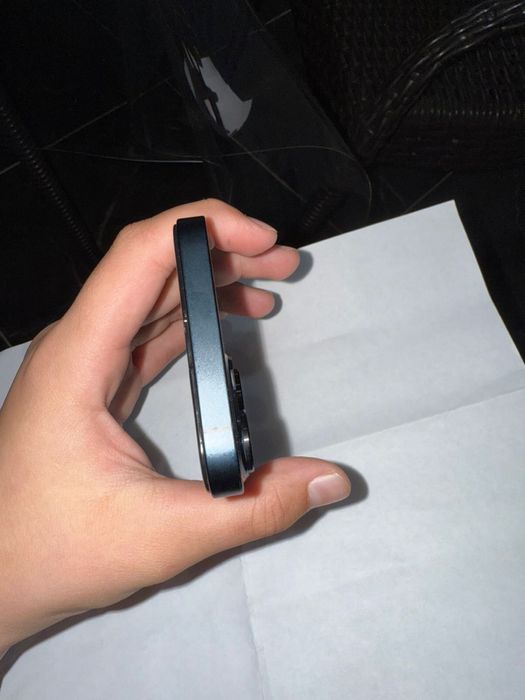 Продам айфон 13