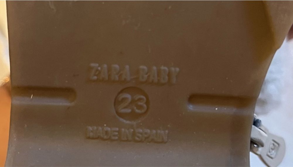 Ботинки для девочки  Zara оригинал 23р