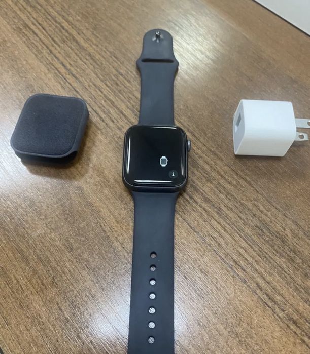 Продам Apple Watch Series 5