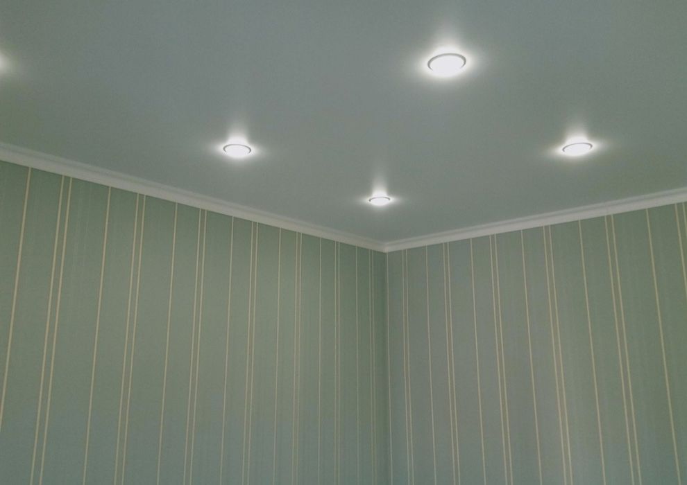 Поклейка обоев покраска