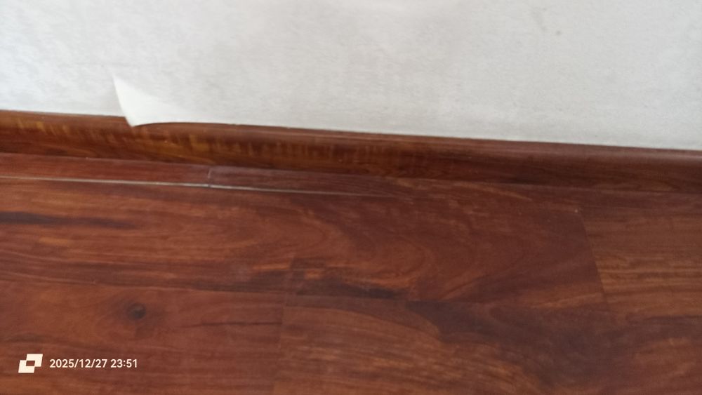 Ламинат коричневого цвета