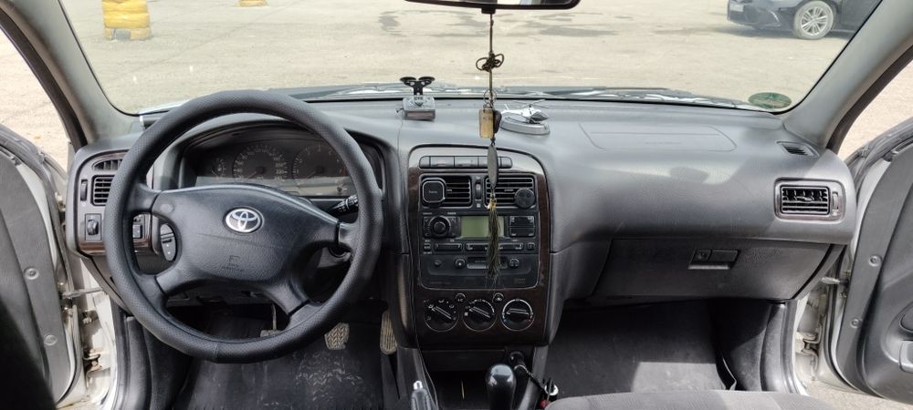 Тойота Авенсис 2000г