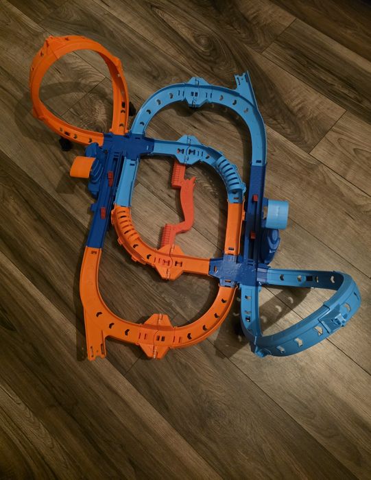 Set trackuri Hot Wheels Ultra Hots – Blast Launch Face-Off