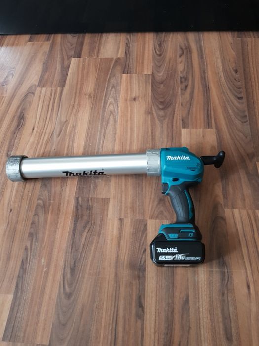 Pistol de silicon Makita