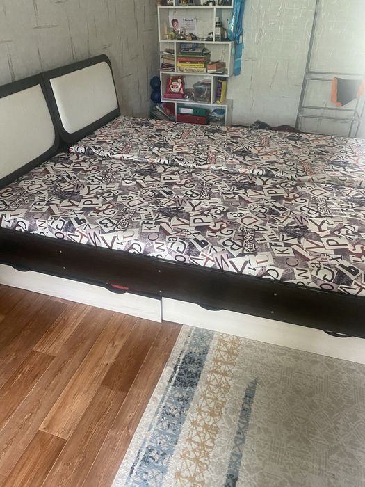 Продам 2 кровати б/у. Цена за каждую.
