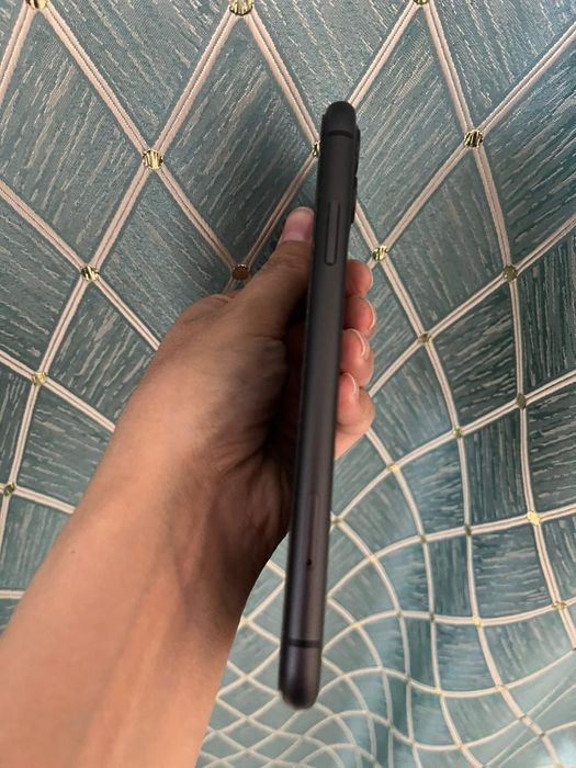 Продам iPhone 11